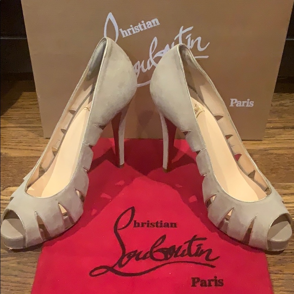 💲SOLD💲Christian louboutin grey heels. Size 38